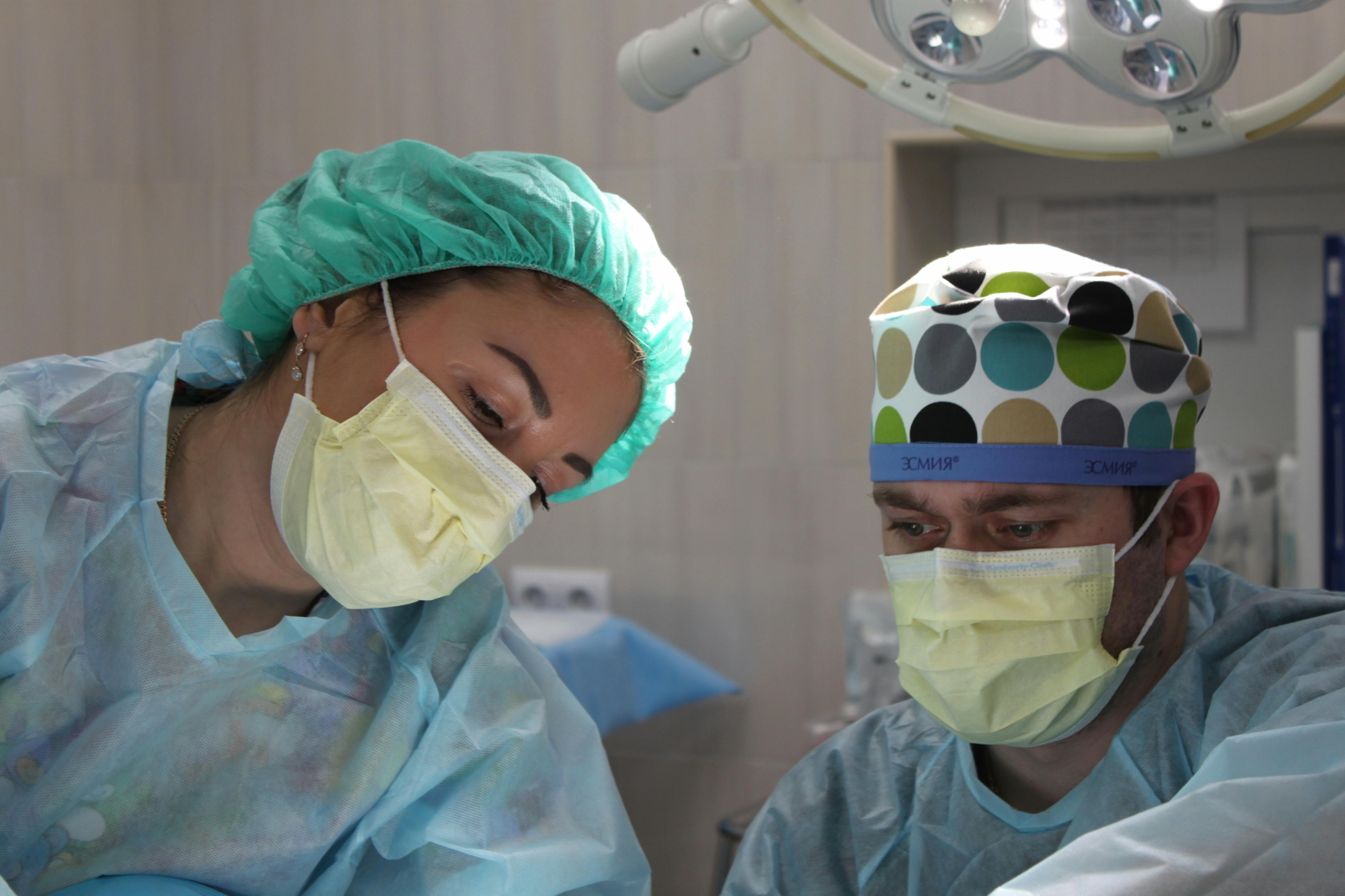 Breast Augmentation: Implants vs. Fat Transfer – Which is Right for You on the North Shore?